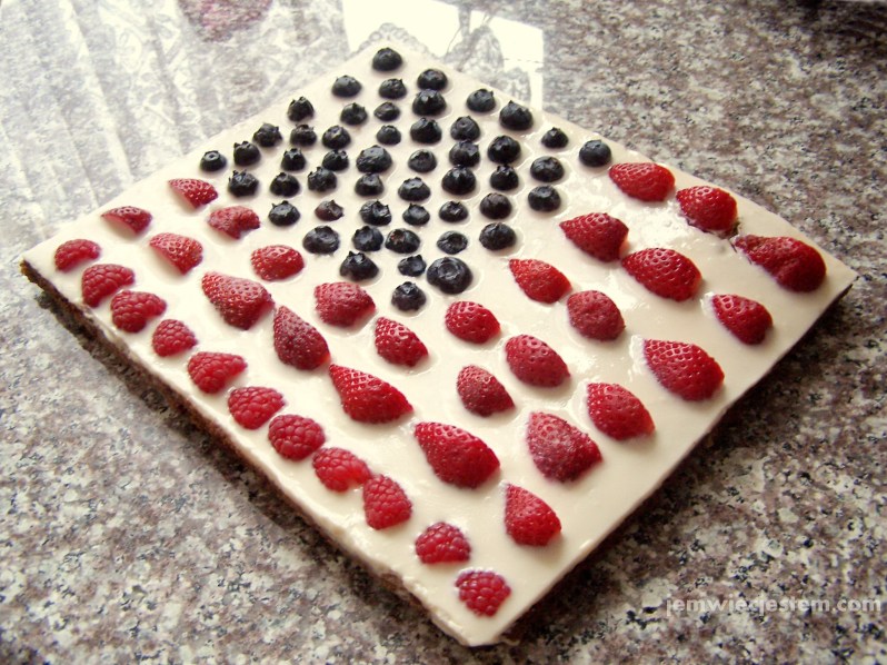 07 05 12 4th of july panacotta cake (33) JWJ